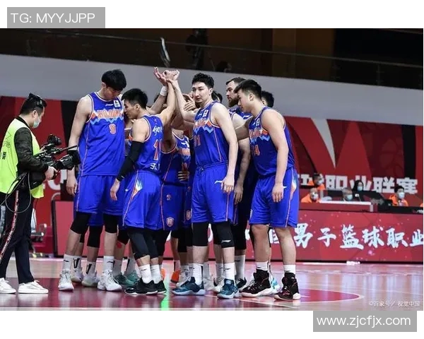 2019赛季CBA新疆队与首钢队激战回顾及精彩瞬间分析